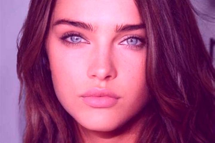 Lily, 21, a chestnut dark-eyed caucasian companion based in San Pelayo. Offering CIM, Massage, GFE, Overnight, 69. Available for incall and outcall, overnigh...