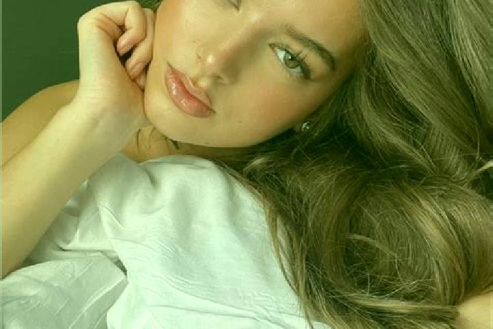 Lily, 21, a chestnut hazel-eyed slavic companion based in Tugu Hilir. Offering Deep French Kissing, CIM. Available for incall and outcall, day and evening da...
