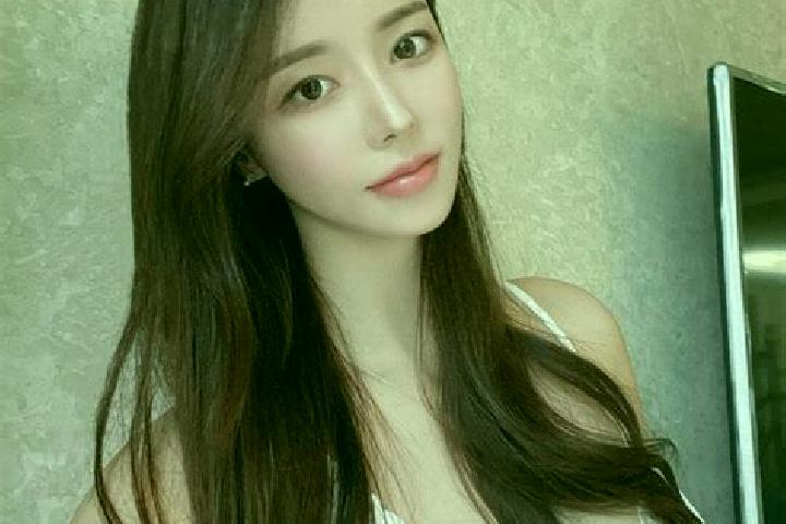 Lily, 21 — Escort in Antang, China