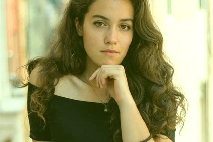 Lily, 21 — Escort in Breasta, Romania