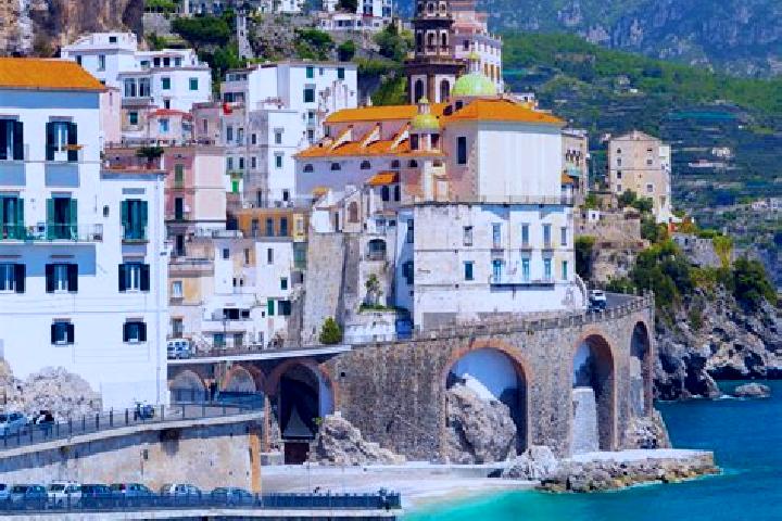 Lily, 21 — Escort in Taipana, Italy