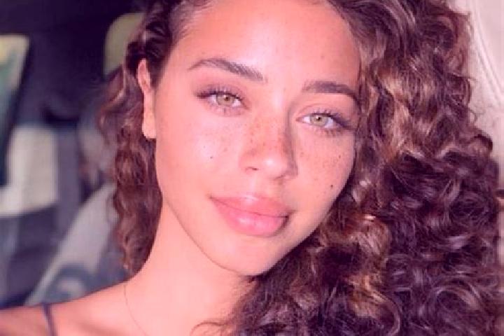 Lily, 22, a chestnut hazel-eyed latina companion based in La Mira. Offering Striptease, Deep French Kissing, A-Level. Available for incall and outcall, overn...