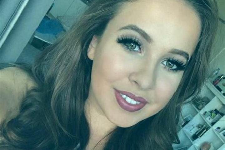 Lily, 22, a red brown-eyed mediterranean companion based in Black River. Offering Overnight, GFE, Striptease, Deep French Kissing. Available for incall and o...