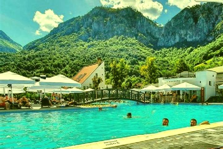 Lily, 22 — Escort in Baia de Arama, Romania