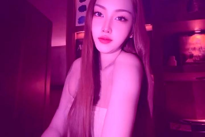 Lily, 22 — Escort in Jajar, Indonesia