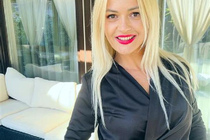 Lily, 22 — Escort in Luna de Jos, Romania