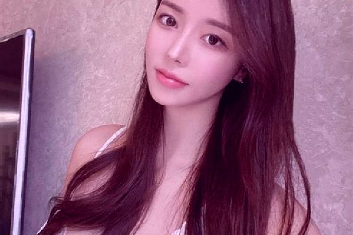 Lily, 22 — Escort in Niujiang, China