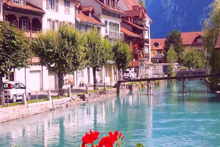 Lily, 22 — Escort in Schottikon, Switzerland