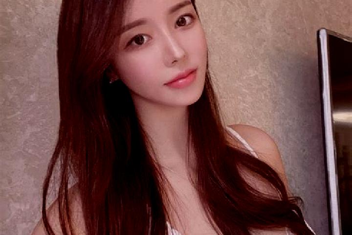 Lily, 22 — Escort in Wulipai, China