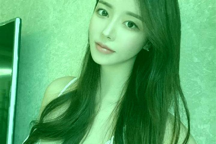 Lily, 22 — Escort in Xoixar, China