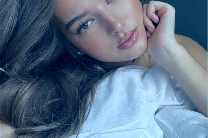 Lily, 23, a chestnut grey-eyed latina companion based in Staryy Vovchynets. Offering A-Level, OWO, Striptease. Available for incall and outcall, day and even...