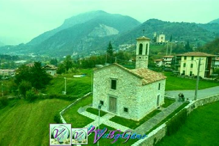 Lily, 23 — Escort in Berzo San Fermo, Italy