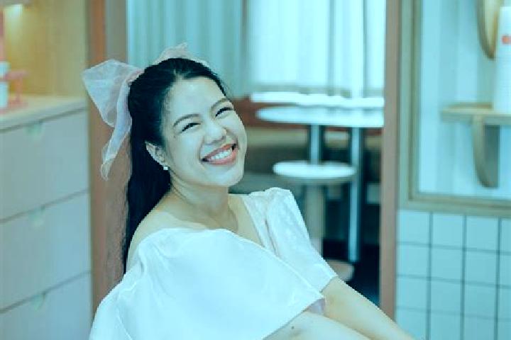 Lily, 23 — Escort in Ronglong, China