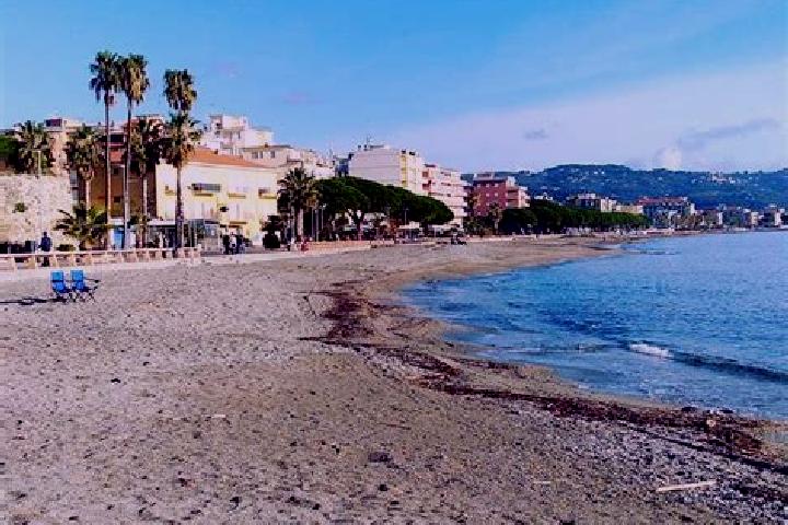 Lily, 23 — Escort in San Bartolomeo al Mare, Italy
