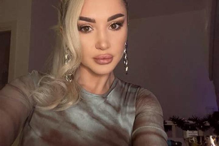Lily, 24, a blonde grey-eyed indian companion based in Luzancy. Offering GFE, Striptease, Dinner Date. Available for incall and outcall, day and evening dates.
