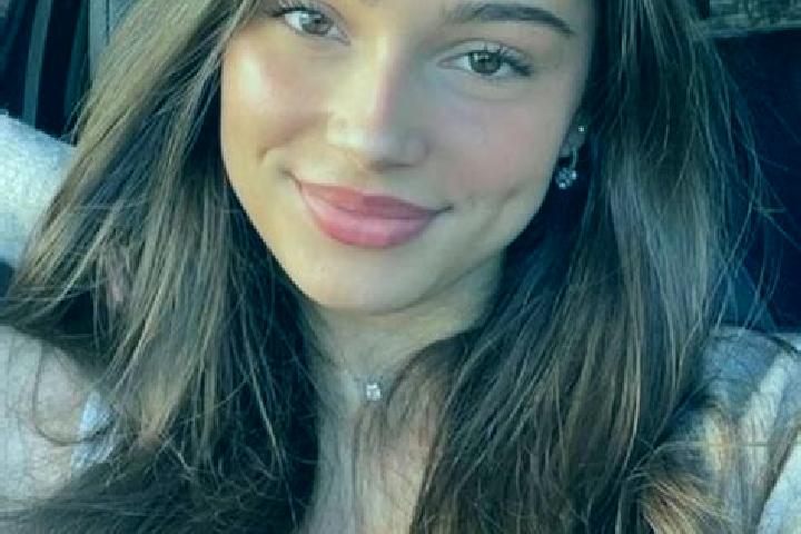 Lily, 24, a brunette hazel-eyed mixed companion based in Brest. Offering Couples, Travel Companion, Prostate Massage. Available for incall and outcall, overn...