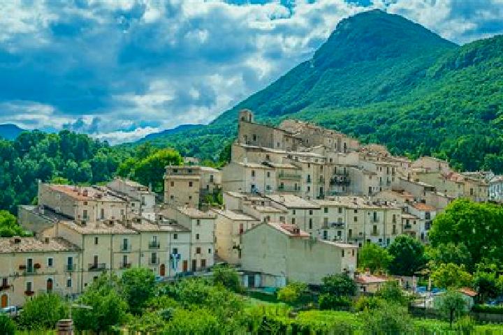 Lily, 24 — Escort in Alfedena, Italy