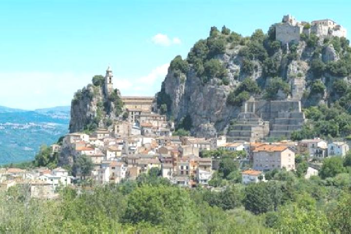 Lily, 24 — Escort in Bagnoli del Trigno, Italy