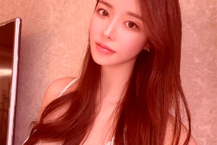 Lily, 24 — Escort in Gaoluo, China