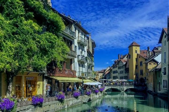 Lily, 24 — Escort in La Fermete, France