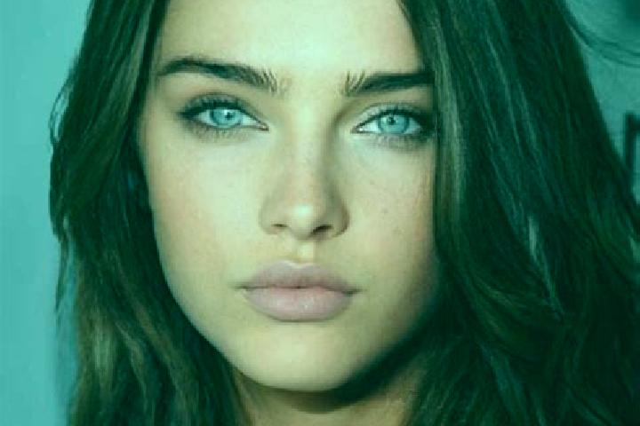 Lily, 25, a brunette dark-eyed european companion based in Zona Laurin. Offering Duos, Prostate Massage, CIM. Available for incall and outcall, day and eveni...