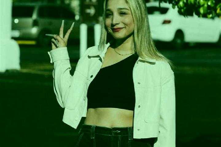 Lily, 25 — Escort in Colola, Mexico