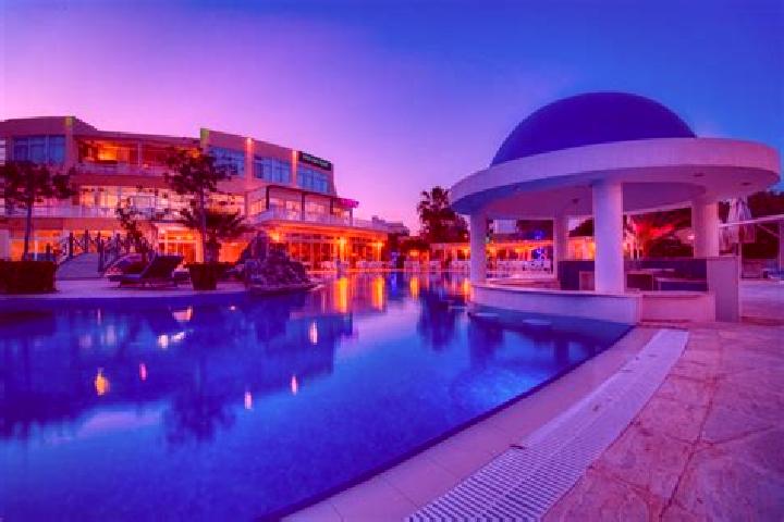 Lily, 25 — Escort in Perivolia, Greece