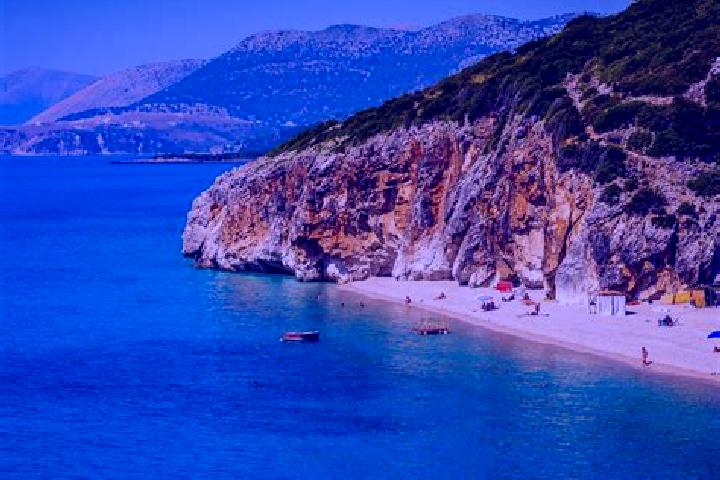 Lily, 25 — Escort in Shtiqen, Albania