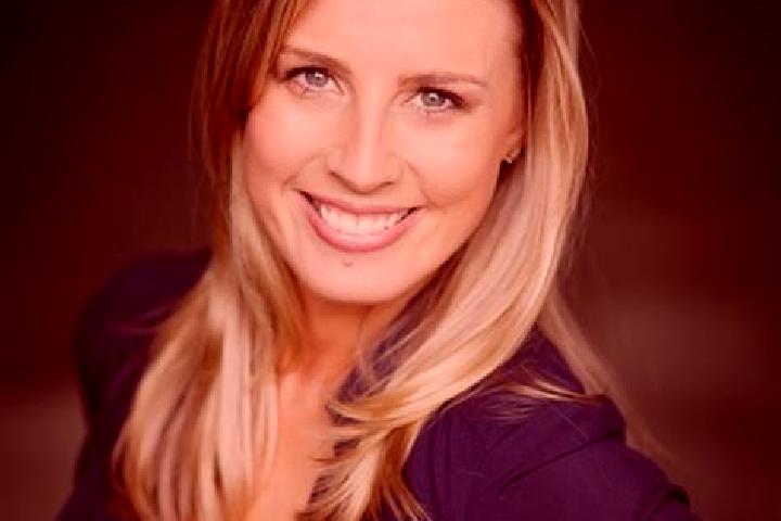 Lily, 27 — Escort in Duffy, Australia