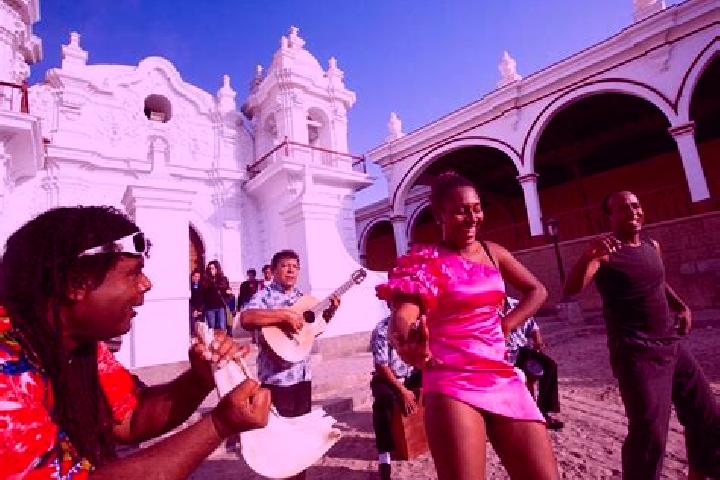 Lily, 27 — Escort in El Carmen, Peru