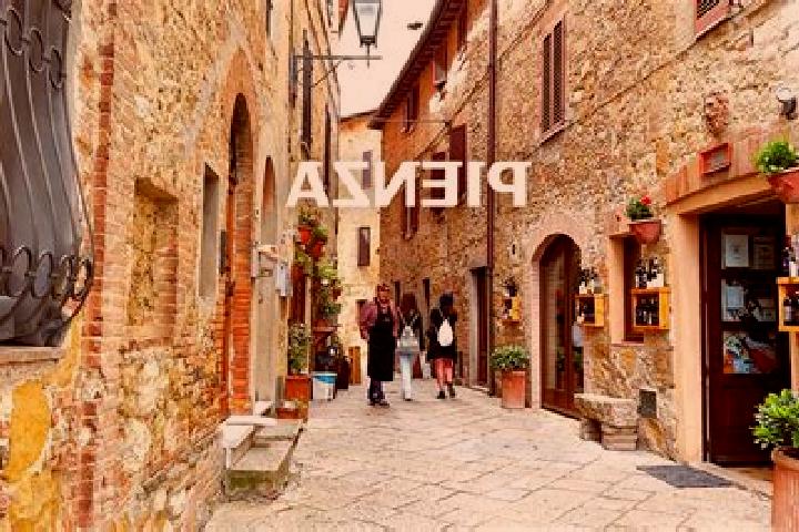 Lily, 27 — Escort in Murello, Italy