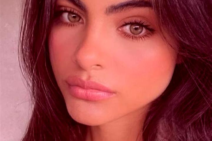 Lily, 28, a brunette green-eyed european companion based in Natonin. Offering Overnight, CIM, 69. Available for incall and outcall, day and evening dates.