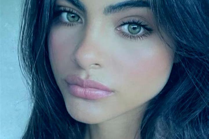 Lily, 28, a chestnut green-eyed indian companion based in Vrontados. Offering 69, Erotic Massage, Duos, Couples. Available for incall and outcall, overnight ...