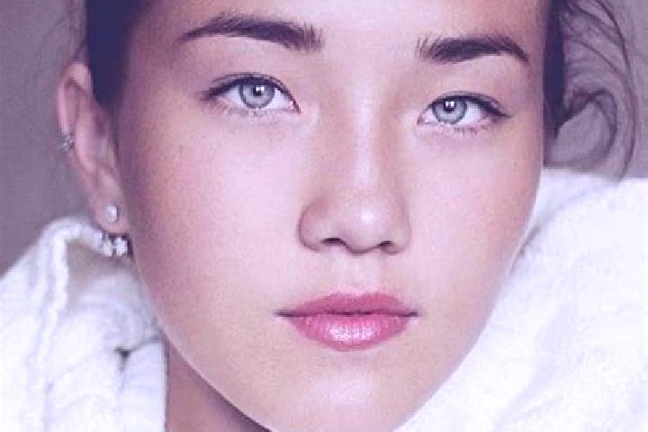 Lily, 28, a chestnut grey-eyed caucasian companion based in Van Giang. Offering Fetish, BDSM, Tantra. Available for incall and outcall, day and evening dates.