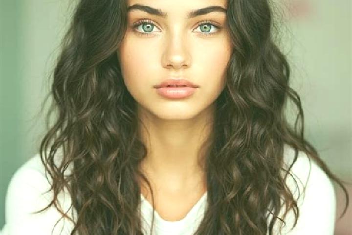 Lily, 28, a chestnut hazel-eyed mediterranean companion based in Franza. Offering Massage, Deep French Kissing, Fetish. Available for incall and outcall, ove...