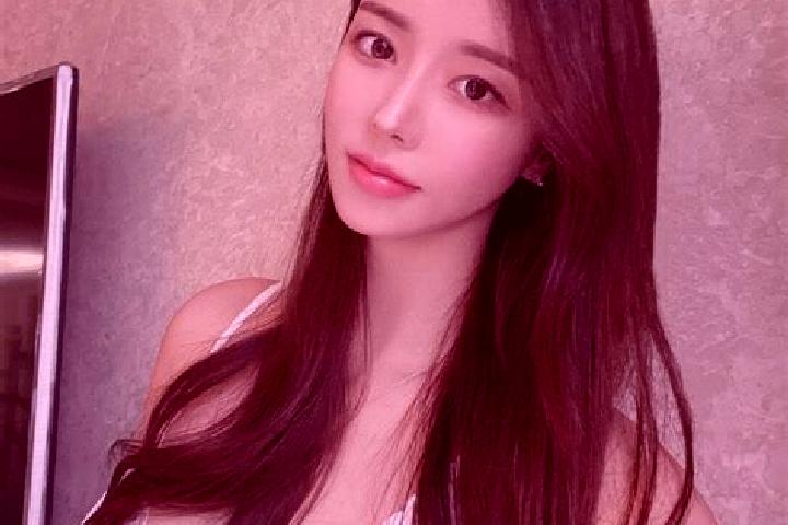 Lily, 28 — Escort in Huangcai, China