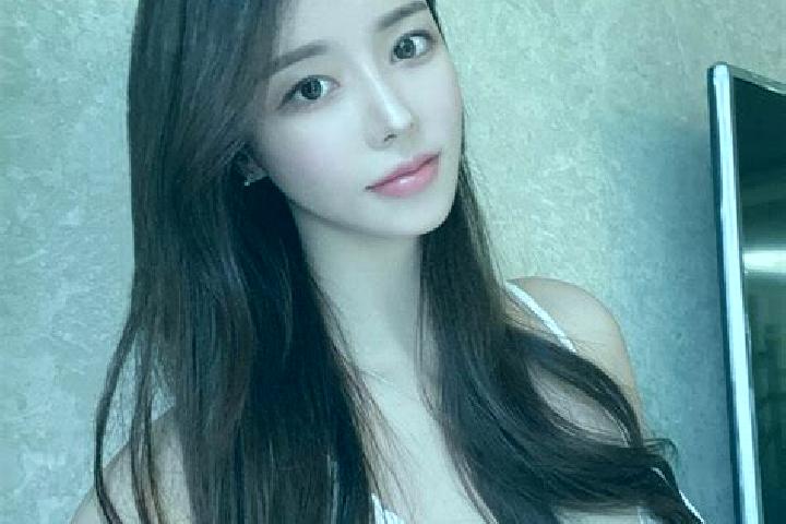 Lily, 28 — Escort in Huangyangcheng, China