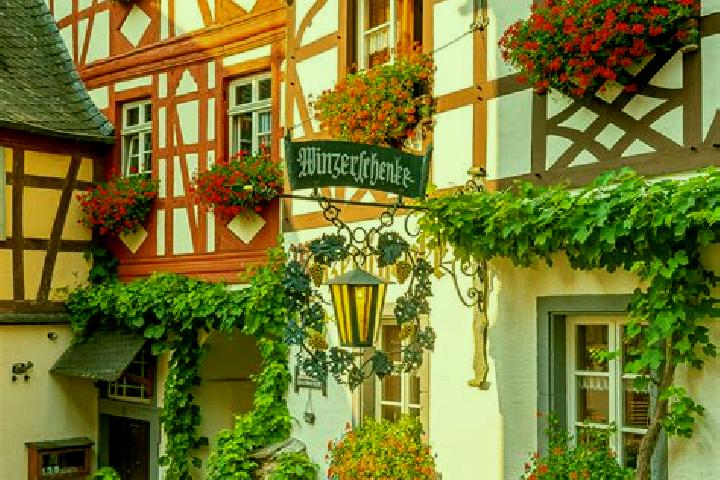 Lily, 28 — Escort in Luder, Germany