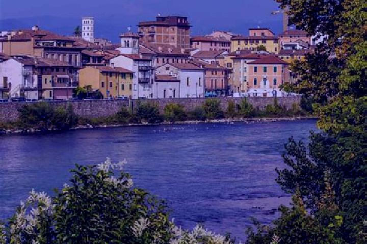 Lily, 28 — Escort in Pescantina, Italy