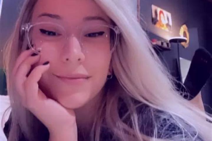 Lily, 29, a blonde grey-eyed latina companion based in Siser. Offering Party Girl, CIM, Travel Companion, Erotic Massage. Available for incall and outcall, o...