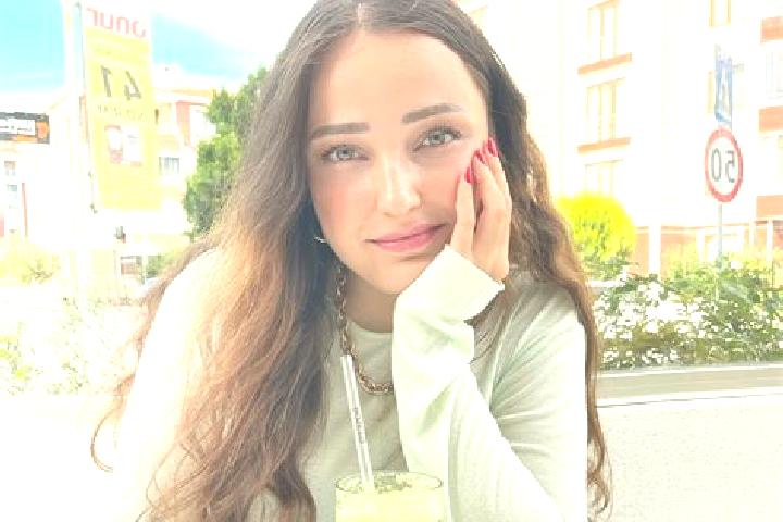 Lily, 29 — Escort in Dikmen, Turkey