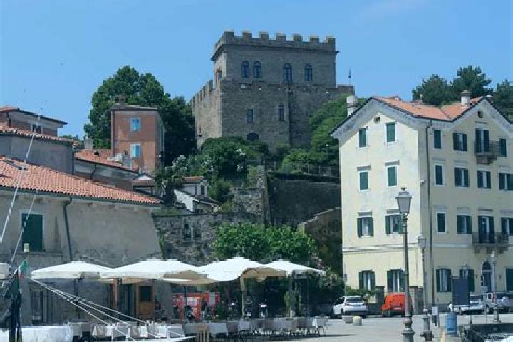 Lily, 29 — Escort in Muggia, Italy