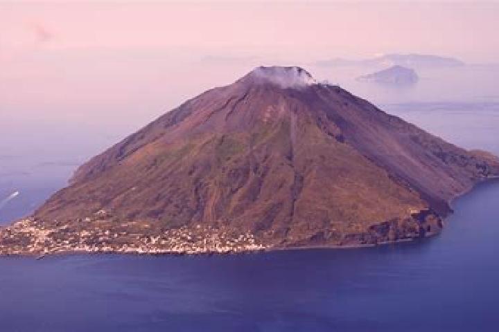 Lily, 29 — Escort in Stromboli, Italy