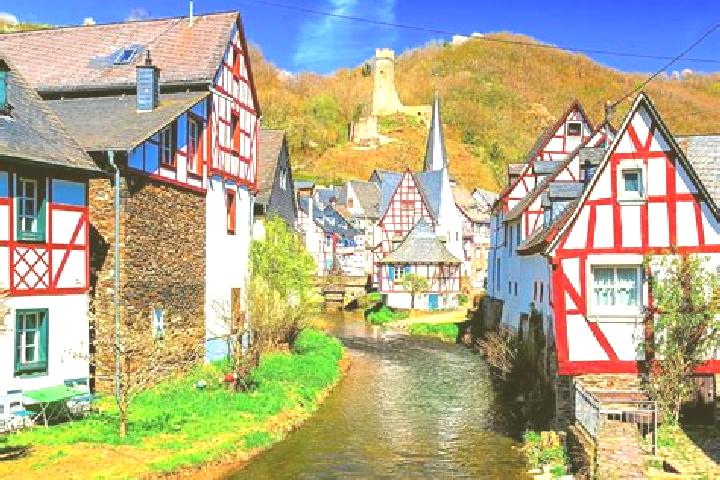 Lily, 30 — Escort in Starkenburg, Germany