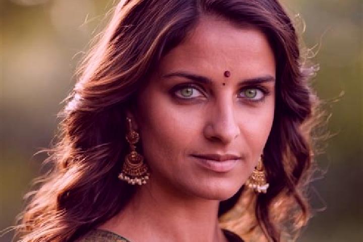 Lily, 31, a chestnut green-eyed indian companion based in Bohdan. Offering Travel Companion, CIM, GFE, Overnight. Available for incall and outcall, overnight...