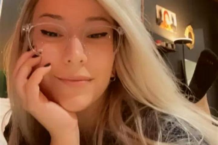 Lily, 32, a dark blonde grey-eyed mixed companion based in Veseli nad Moravou. Offering Overnight, Deep French Kissing, Duos. Available for incall and outcal...
