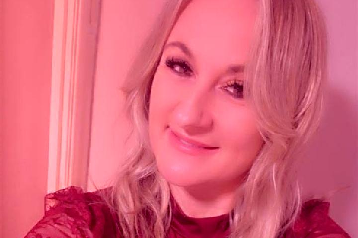 Lily, 32 — Escort in Bollington, United Kingdom