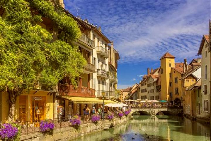Lily, 32 — Escort in Esbarres, France