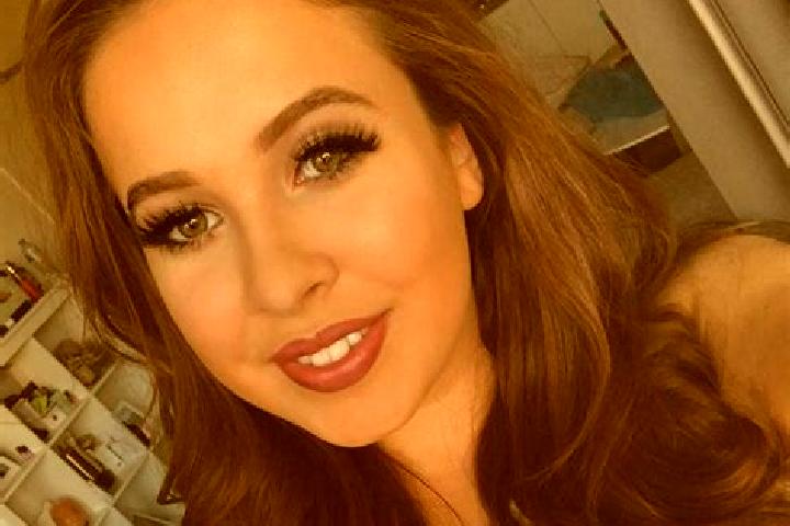 Lily, 33, a auburn grey-eyed latina companion based in Muehldorf bei Feldbach. Offering A-Level, Party Girl, Tantra, Massage. Available for incall and outcal...