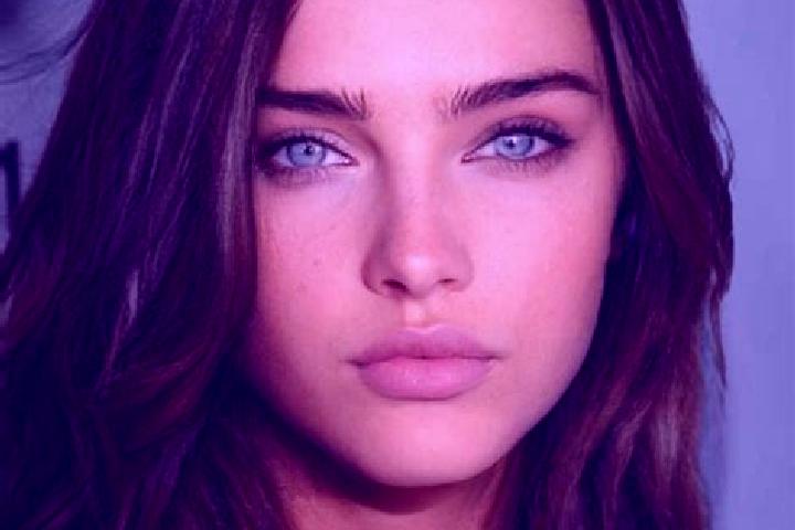 Lily, 33, a brunette grey-eyed mediterranean companion based in Al Madinah. Offering Erotic Massage, CIM, GFE, Roleplay. Available for incall and outcall, ov...